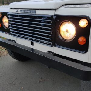 1986 LHD LR90 Pick Up White 2.5 GAS A grill close