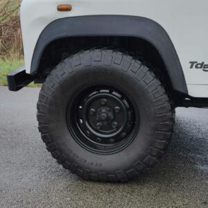 2000 Defender 110 Td5 AC White A WOLF rim with 255 85 16