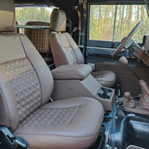 Defender 90 Td5 B Graphite Closed front seats