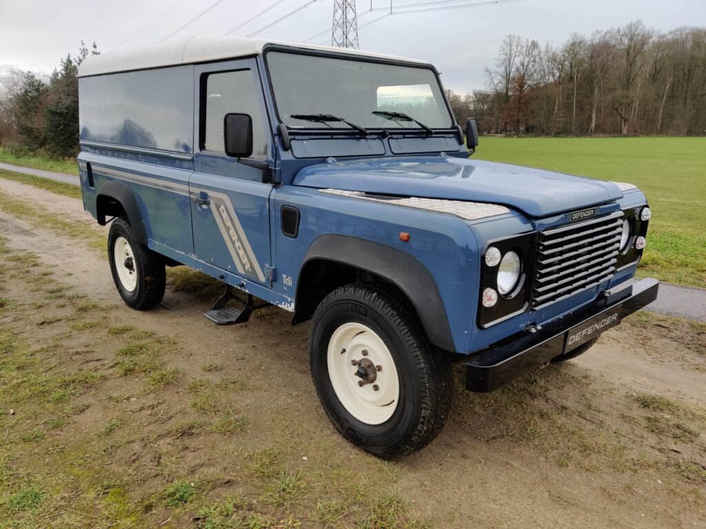 1995 LR LHD Defender 110 Hardtop 300 Tdi Arles Blue A right front - kopie