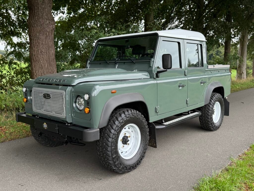2016 Defender 110 Double Cab Heritage left front