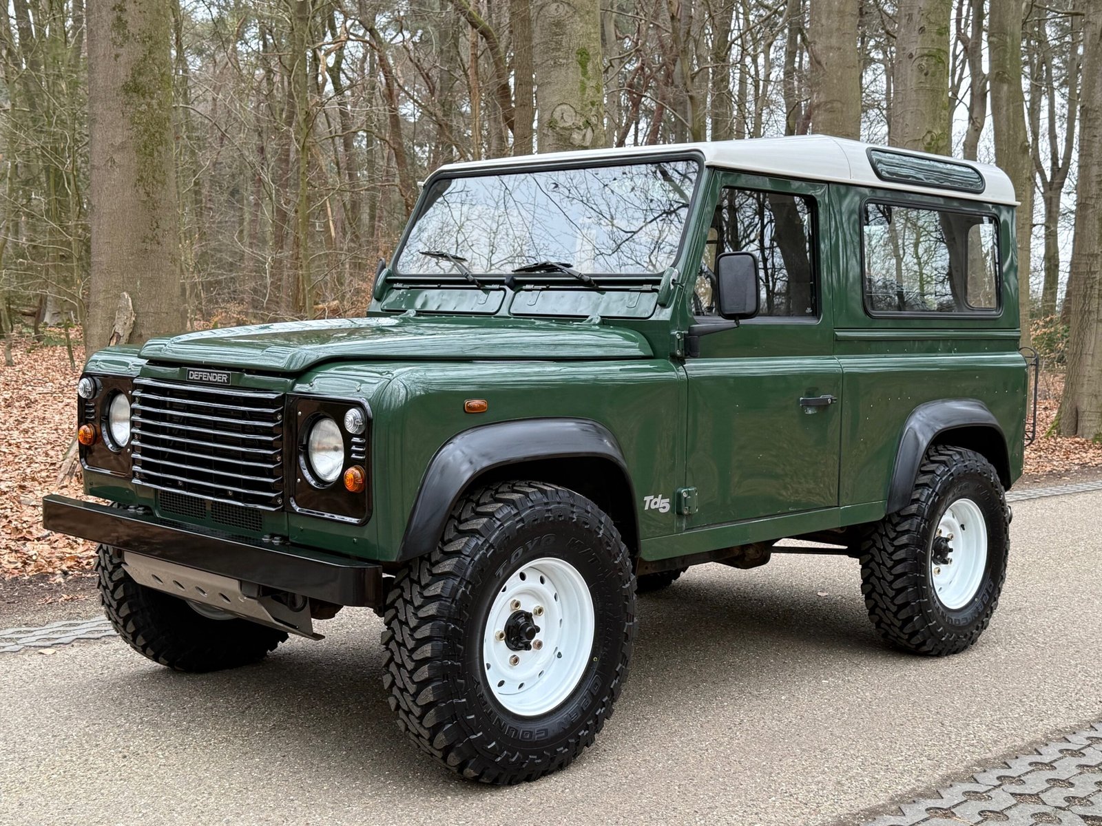 1999 Defender 90 Td5 Conisten Green A left front