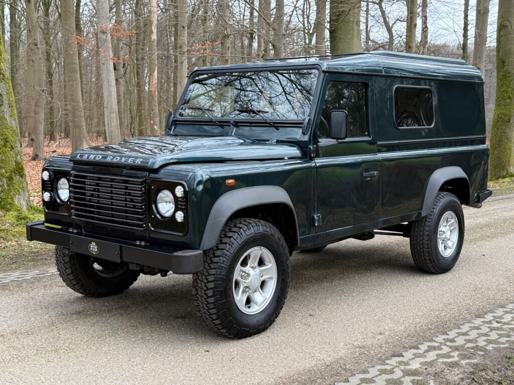 2013 Defender 110 2.2 Tdci Aintree Green A left front