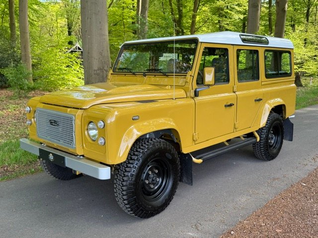 1984 LHD Defender 110 Bahama Gold left front